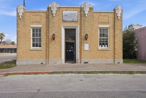 Commercial Building in Alice, Texas