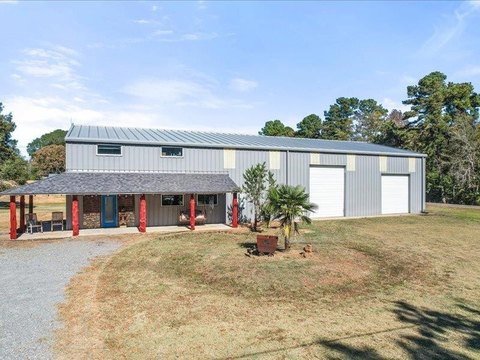 Versatile Barndominium in Longview, TX