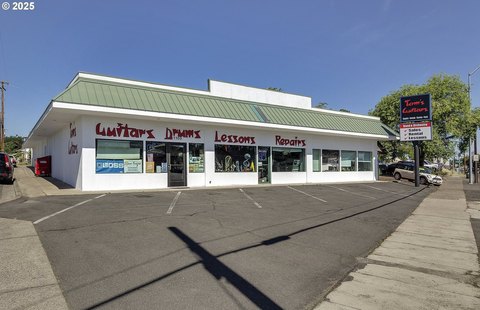 Freestanding Commercial Building in Medford