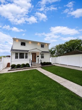Fully Renovated Multifamily Residence