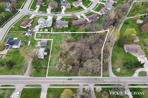 Spacious Lot in Grandville District