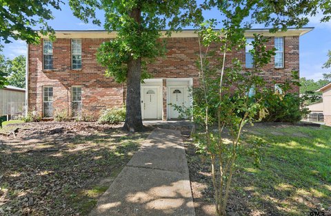 Fully Leased Duplex with 3BR Layout