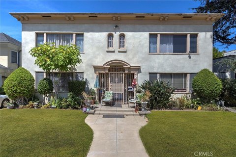 Vacant Six-Bedroom Duplex