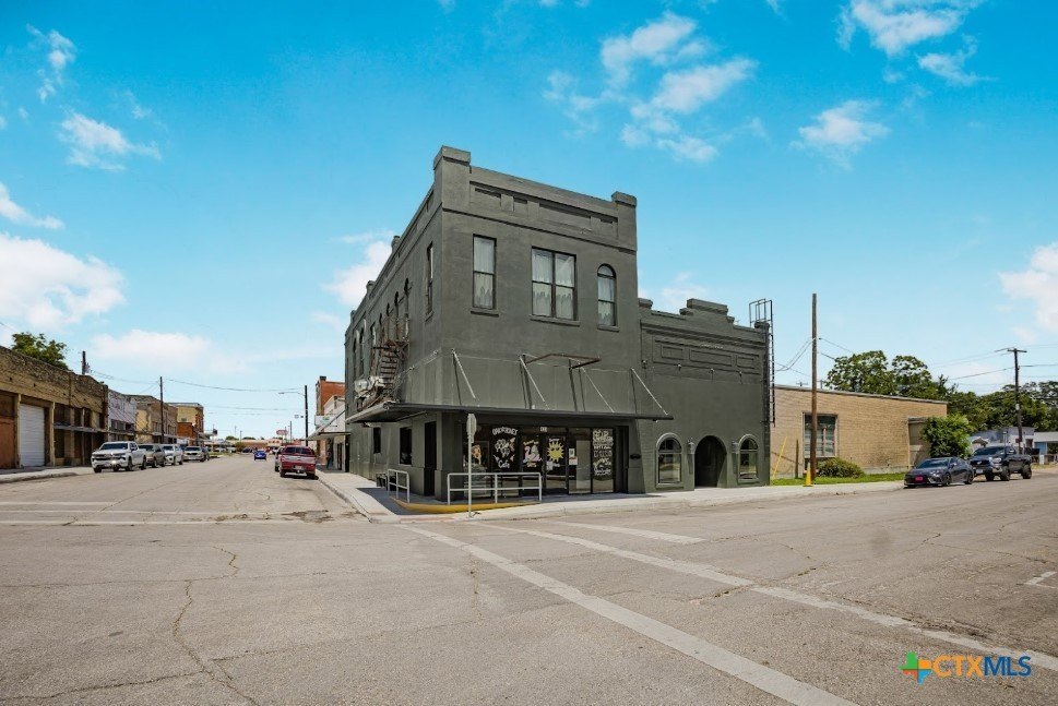 Yoakum Commercial Property For Sale