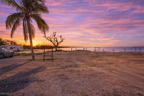 Waterfront Commercial Lot in Matlacha