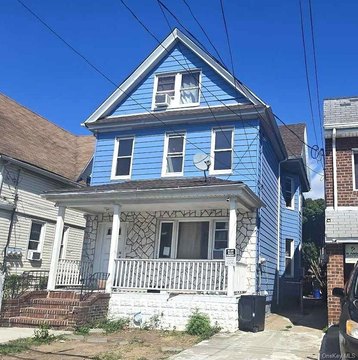 Victorian Multifamily Home in Richmond Hill