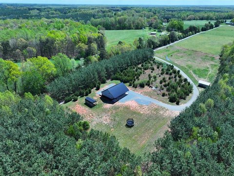 Secluded Acreage with Barndominium