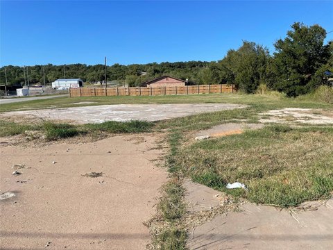 Vacant Lot for Office or Retail