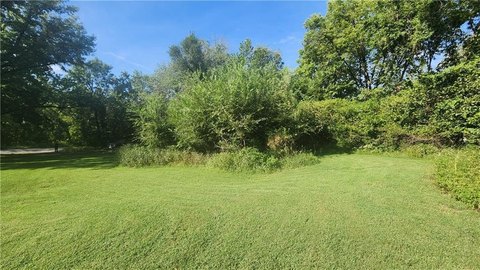Land, Parkville, MO