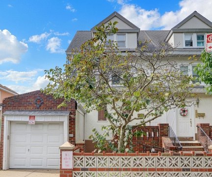 Bensonhurst Duplex with Yard