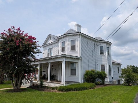 Historic 10-Unit Apartment Property