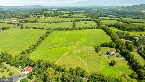 Land in Lovettsville, Virginia