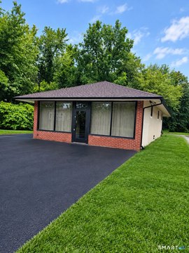 Single-Level Storefront Building