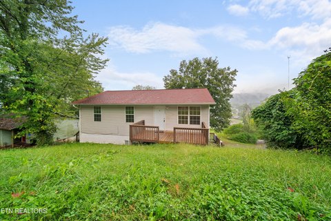 Spacious Knoxville Duplex Investment Opportunity