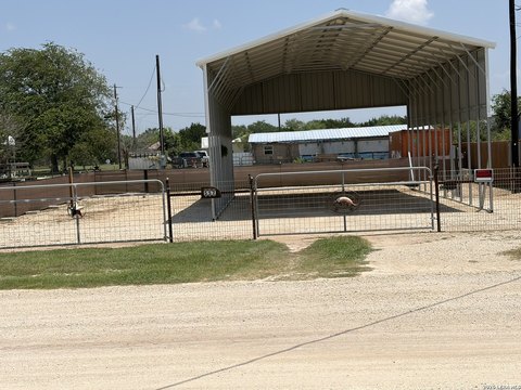 LAND - Bandera, TX