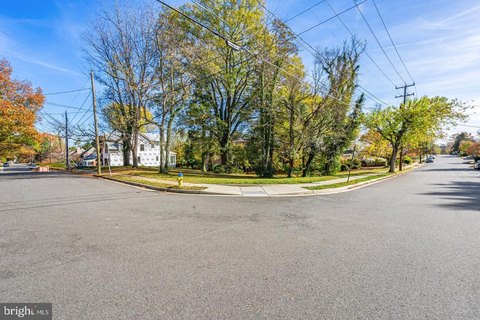 Land, ARLINGTON, VA