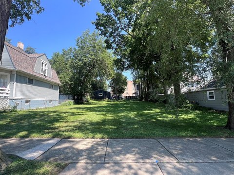 LAND - Elgin, IL