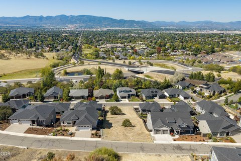 Land, Medford, OR