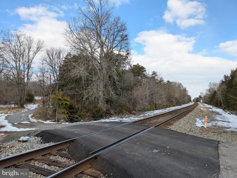 6 Acres with Railroad Frontage