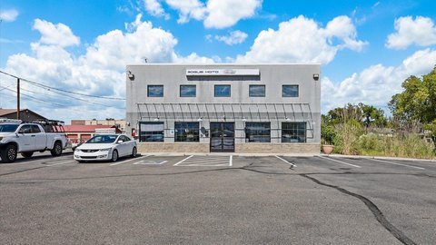 Versatile Commercial Space on Highway