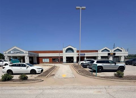 Retail Suite in Commercial Plaza