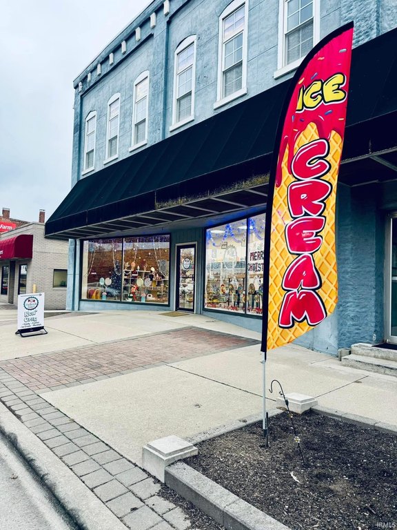112 Market St, Warsaw, IN 46580-2812