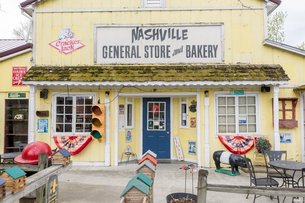 118 E Washington St, Nashville, IN 47448