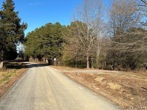 Unrestricted Acreage Near South Hill