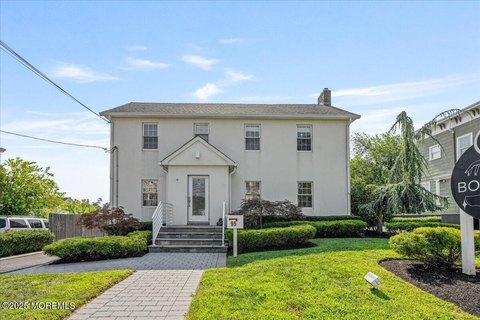 Charming Office Space Near Train