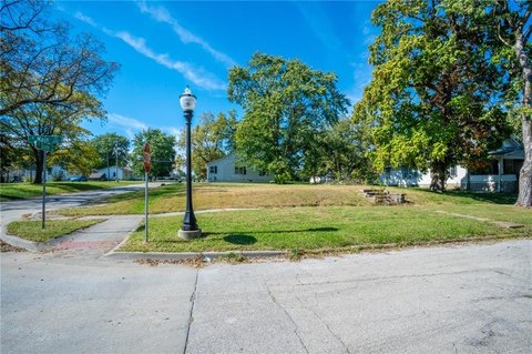 Land, Cameron, MO