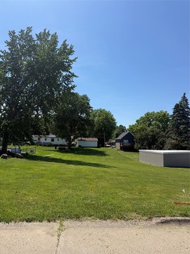LAND - Newton, IA