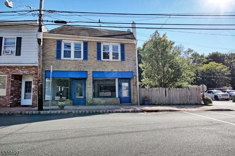 Mixed-Use Property in Stanhope Boro