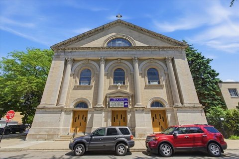 Renaissance Revival Landmark in Chicago