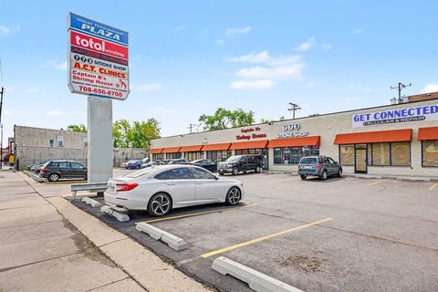 Stabilized Shopping Center in Cicero
