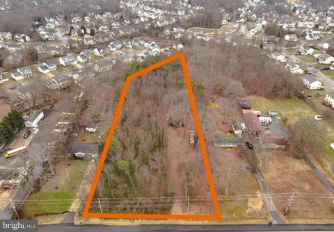 Versatile Land Parcel in Waldorf