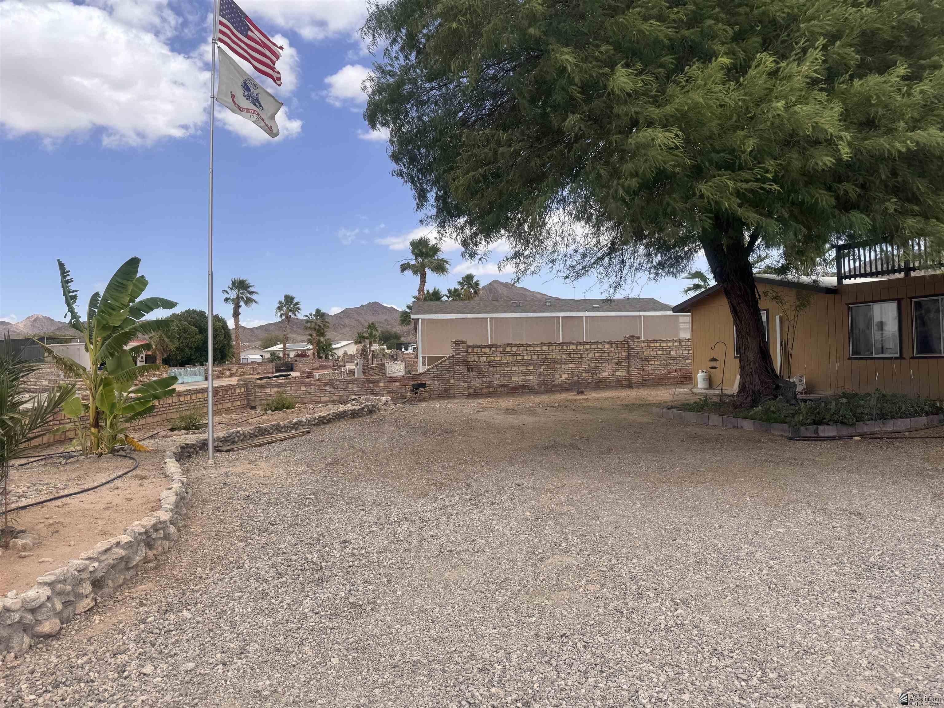Residential Land with Sheds, Casita