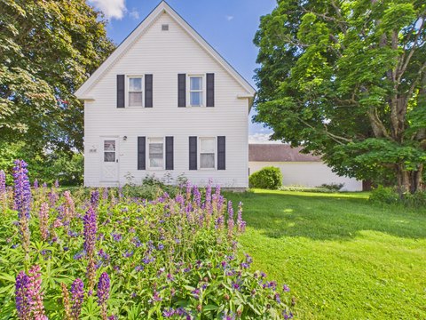 Live-Work Farmhouse with Salon Suite