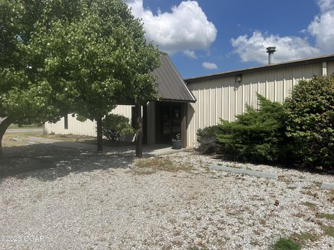 Versatile Commercial Property with Apartment