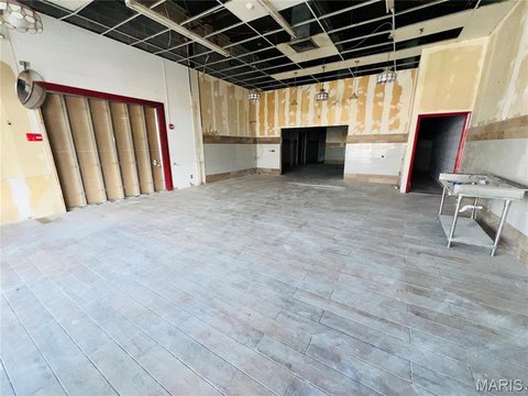 Two-Unit Retail Space in Plaza