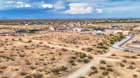 Residential Land in Wittmann, AZ