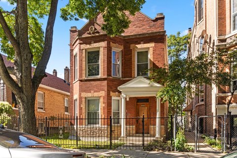 Chicago Multifamily Property with Garage
