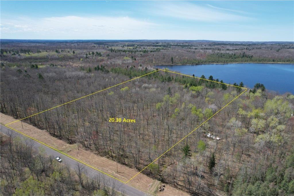Tranquil Lakefront Acreage in Wisconsin