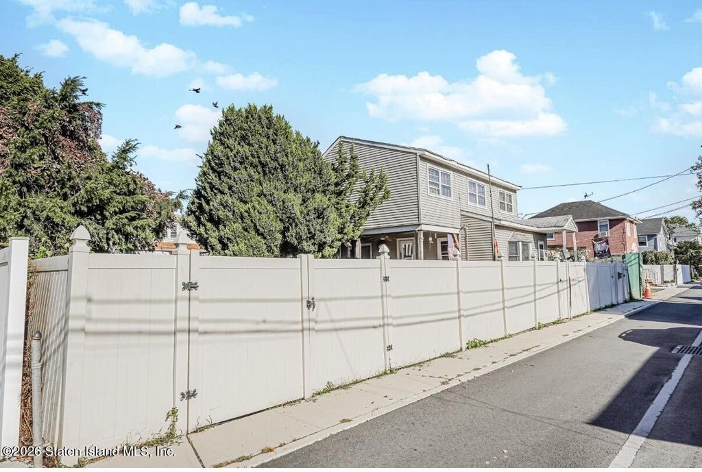 29 Topping St, Staten Island, NY 10306