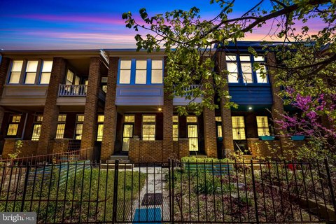 Spacious Duplex Near Druid Hill