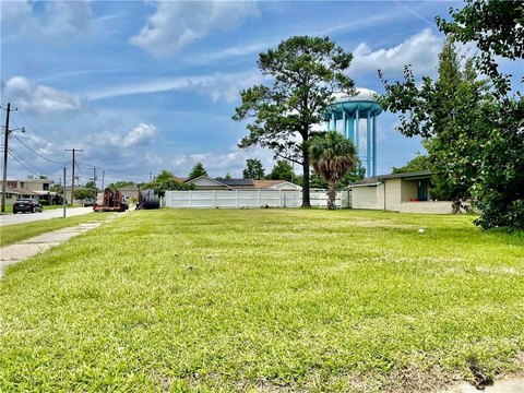 Land, Arabi, LA