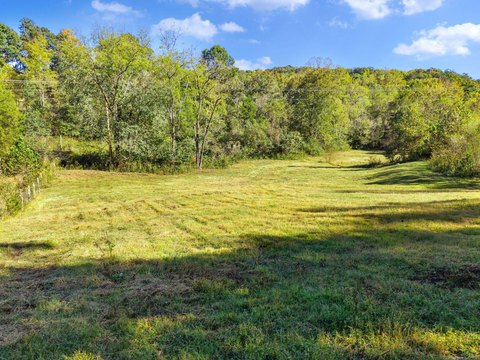 Land, Irvine, KY