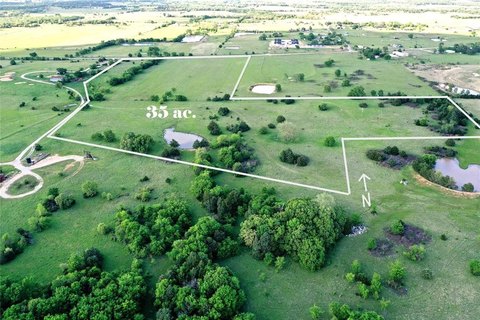 35 Acre Tract in Callisburg