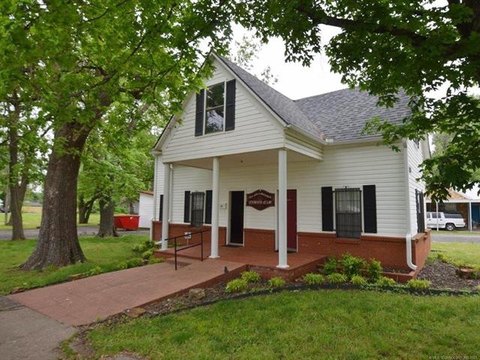 Commercial Building in Prime Location