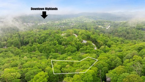 Land Lot in Highlands, NC