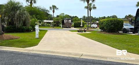 South-Facing Pull-Through Resort Site